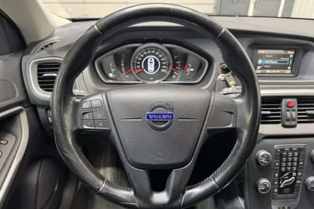 Volvo V40 (2014) thumbnail 12