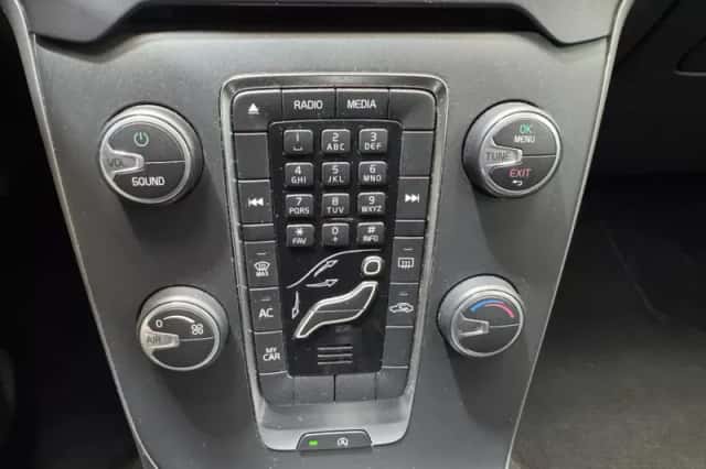 Volvo V40 (2014) thumbnail 14