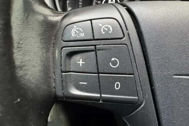 Volvo V40 (2014) thumbnail 17
