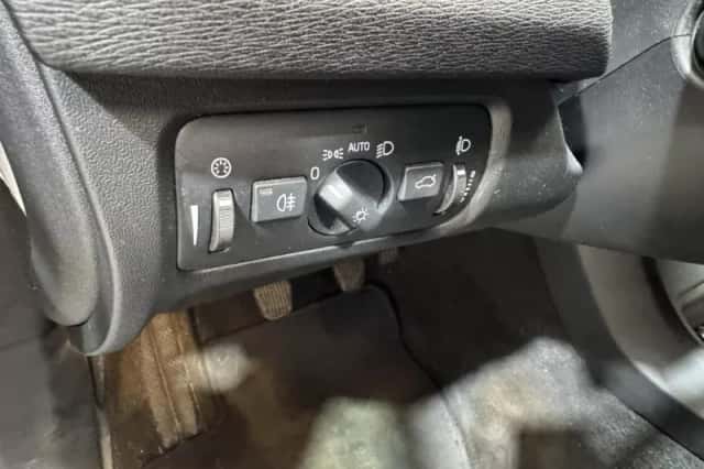 Volvo V40 (2014) thumbnail 19