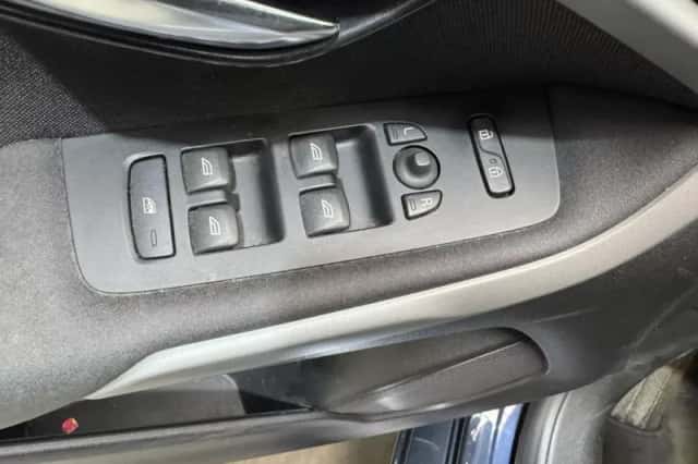 Volvo V40 (2014) thumbnail 20