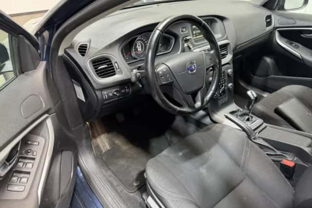 Volvo V40 (2014) thumbnail 10