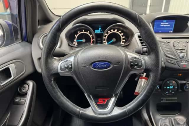 Ford Fiesta (2016) thumbnail 12