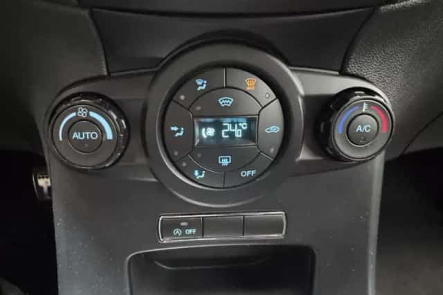 Ford Fiesta (2016) thumbnail 16