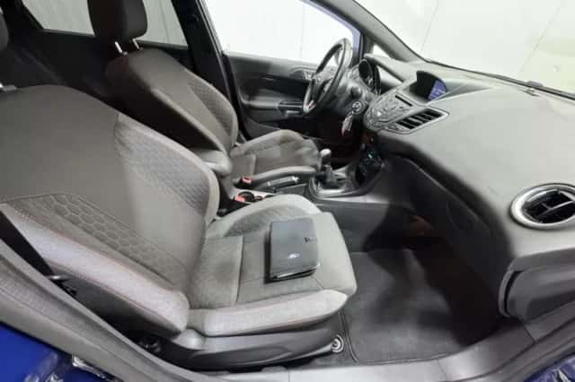 Ford Fiesta (2016) thumbnail 24