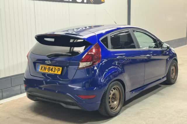 Ford Fiesta (2016) thumbnail 5