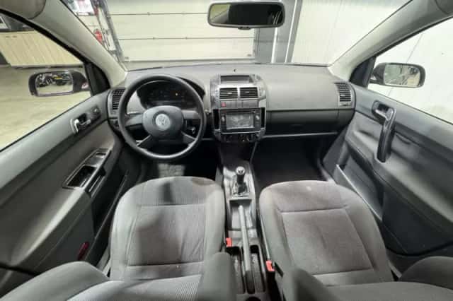 Volkswagen Polo (2003) thumbnail 11