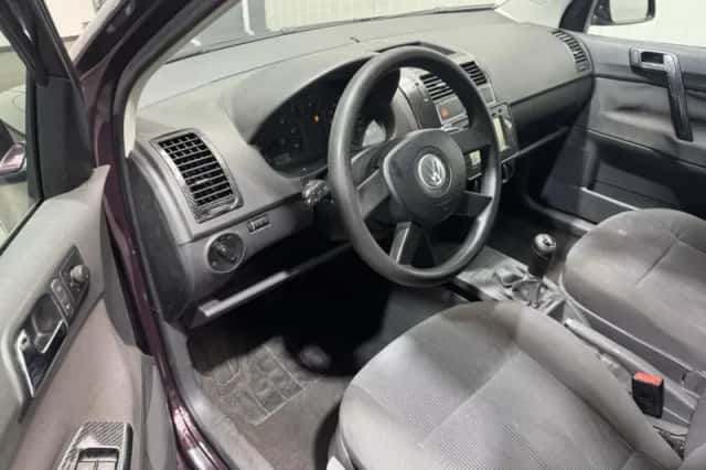 Volkswagen Polo (2003) thumbnail 10