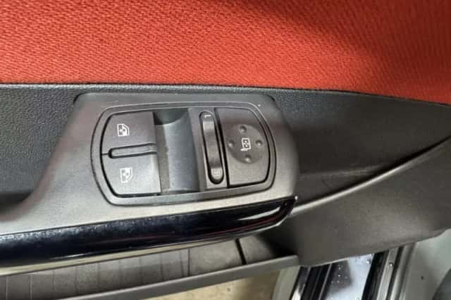 Opel Corsa (2008) thumbnail 21