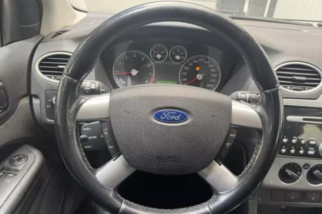 Ford Focus (2006) thumbnail 15