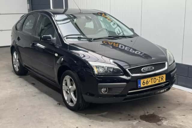 Ford Focus (2006) thumbnail 3