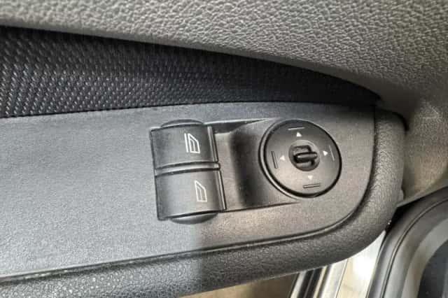 Ford Focus (2006) thumbnail 21