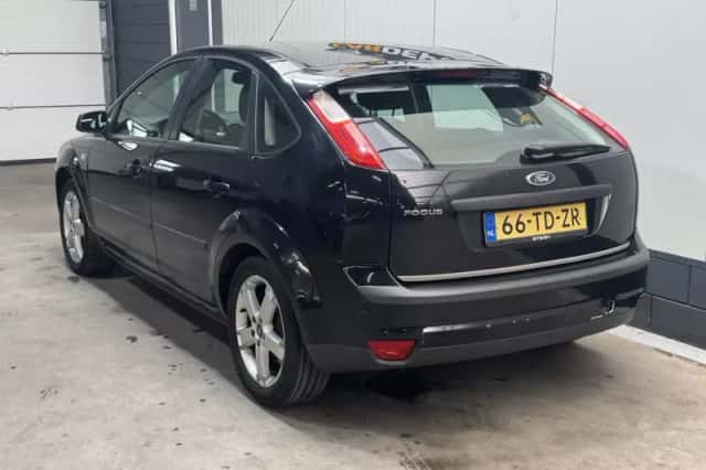 Ford Focus (2006) thumbnail 7