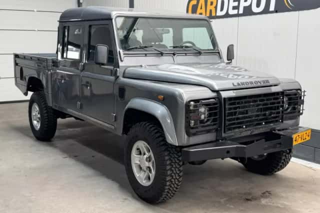 Land Rover Defender (2008) thumbnail 3
