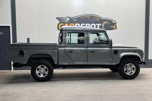 Land Rover Defender (2008) thumbnail 4