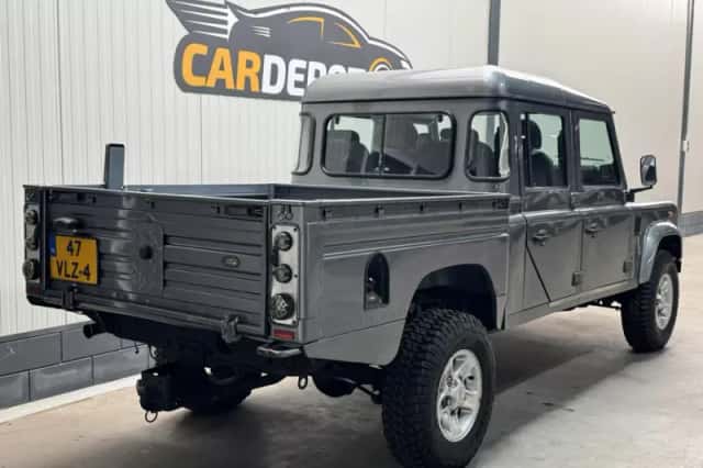 Land Rover Defender (2008) thumbnail 5