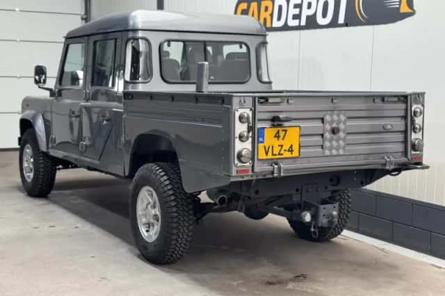 Land Rover Defender (2008) thumbnail 5