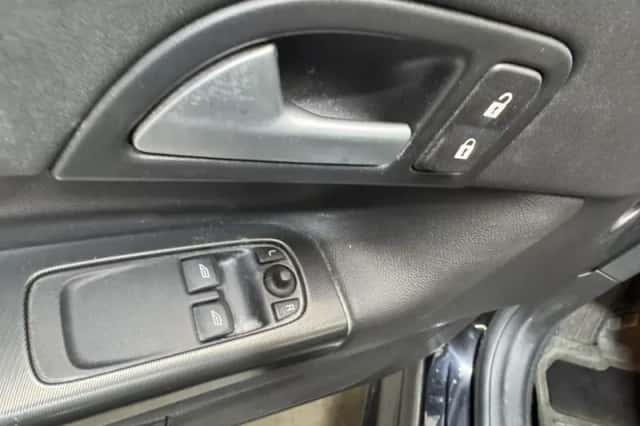 Volvo C30 (2011) thumbnail 20
