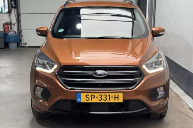 Ford Kuga (2018) thumbnail 2