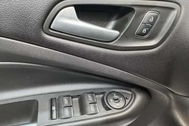 Ford Kuga (2018) thumbnail 25
