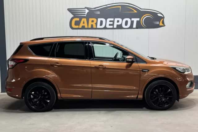 Ford Kuga (2018) thumbnail 4