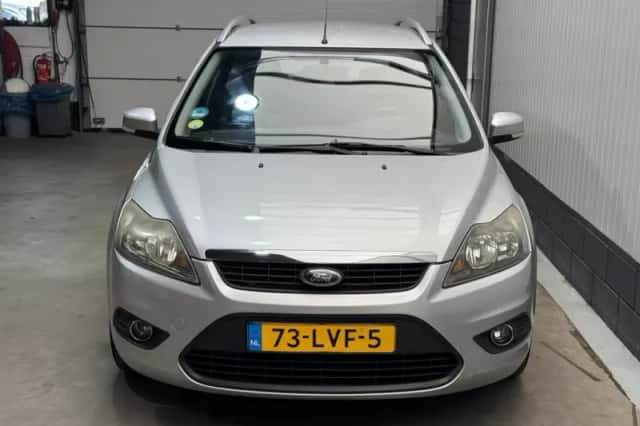 Ford Focus (2010) thumbnail 2
