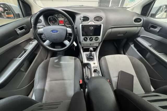 Ford Focus (2010) thumbnail 11