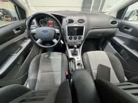 Ford Focus (2010) thumbnail 11