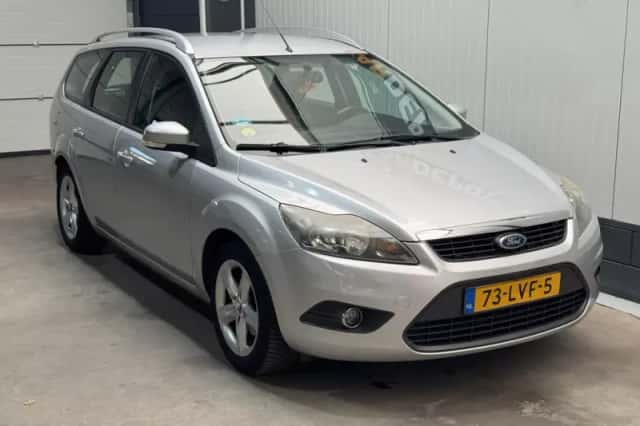 Ford Focus (2010) thumbnail 3