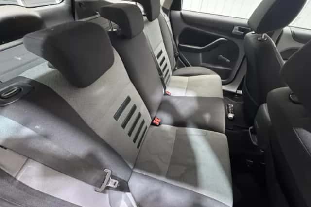 Ford Focus (2010) thumbnail 21