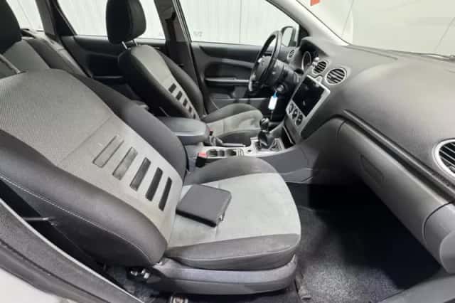 Ford Focus (2010) thumbnail 22