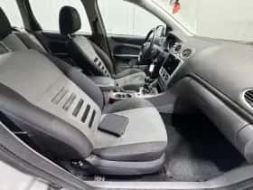 Ford Focus (2010) thumbnail 22