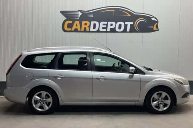 Ford Focus (2010) thumbnail 4