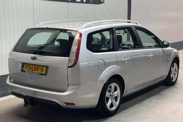 Ford Focus (2010) thumbnail 5