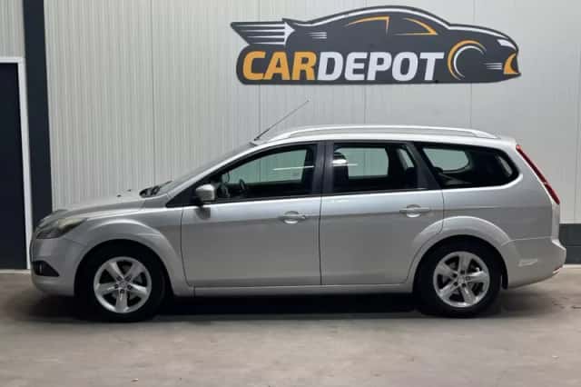Ford Focus (2010) thumbnail 8