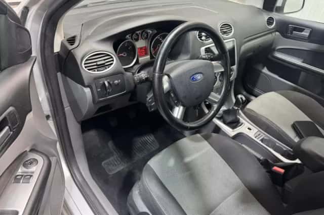 Ford Focus (2010) thumbnail 10