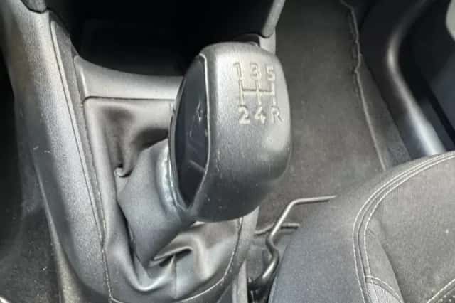 Peugeot 208 (2013) thumbnail 12