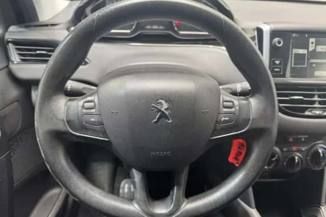 Peugeot 208 (2013) thumbnail 13