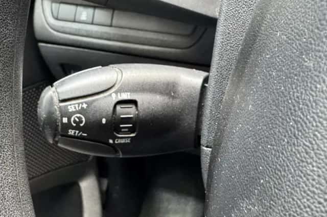 Peugeot 208 (2013) thumbnail 15