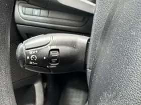 Peugeot 208 (2013) thumbnail 15