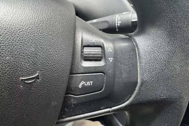 Peugeot 208 (2013) thumbnail 16