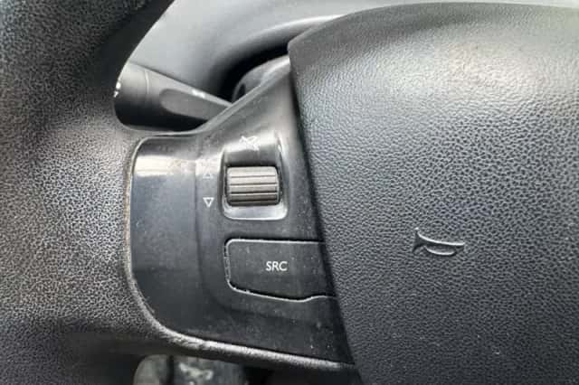 Peugeot 208 (2013) thumbnail 17
