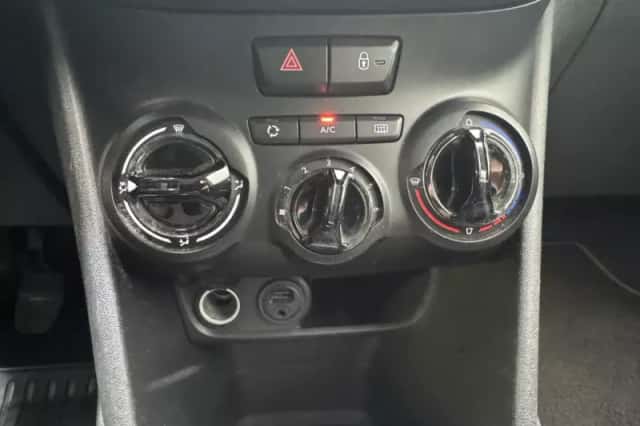 Peugeot 208 (2013) thumbnail 19