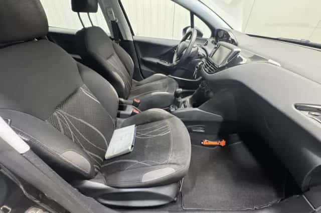 Peugeot 208 (2013) thumbnail 24