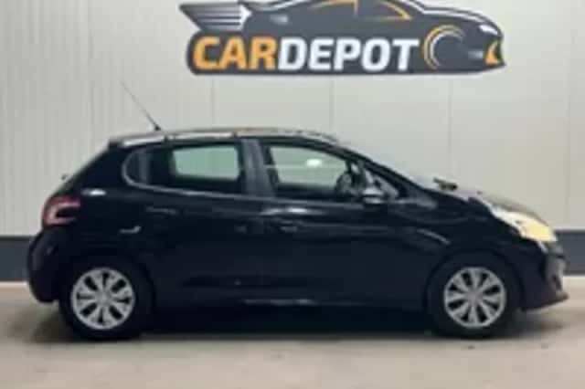 Peugeot 208 (2013) thumbnail 30