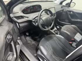 Peugeot 208 (2013) thumbnail 10