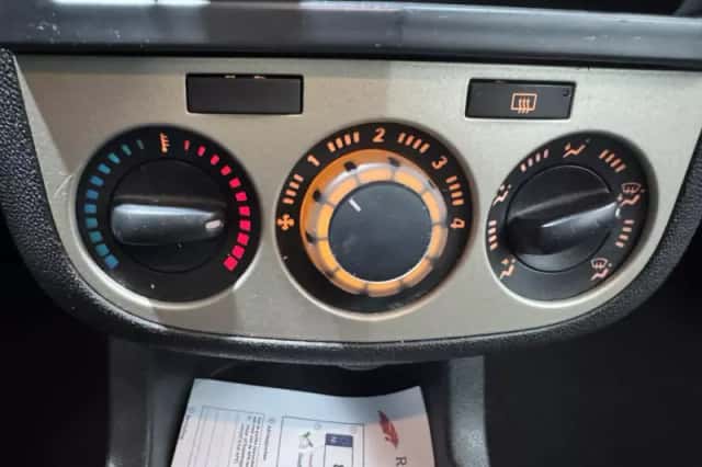 Opel Corsa (2006) thumbnail 15
