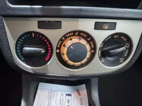 Opel Corsa (2006) thumbnail 15