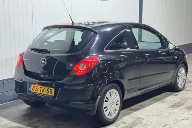 Opel Corsa (2006) thumbnail 5