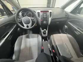 Kia Venga (2012) thumbnail 11